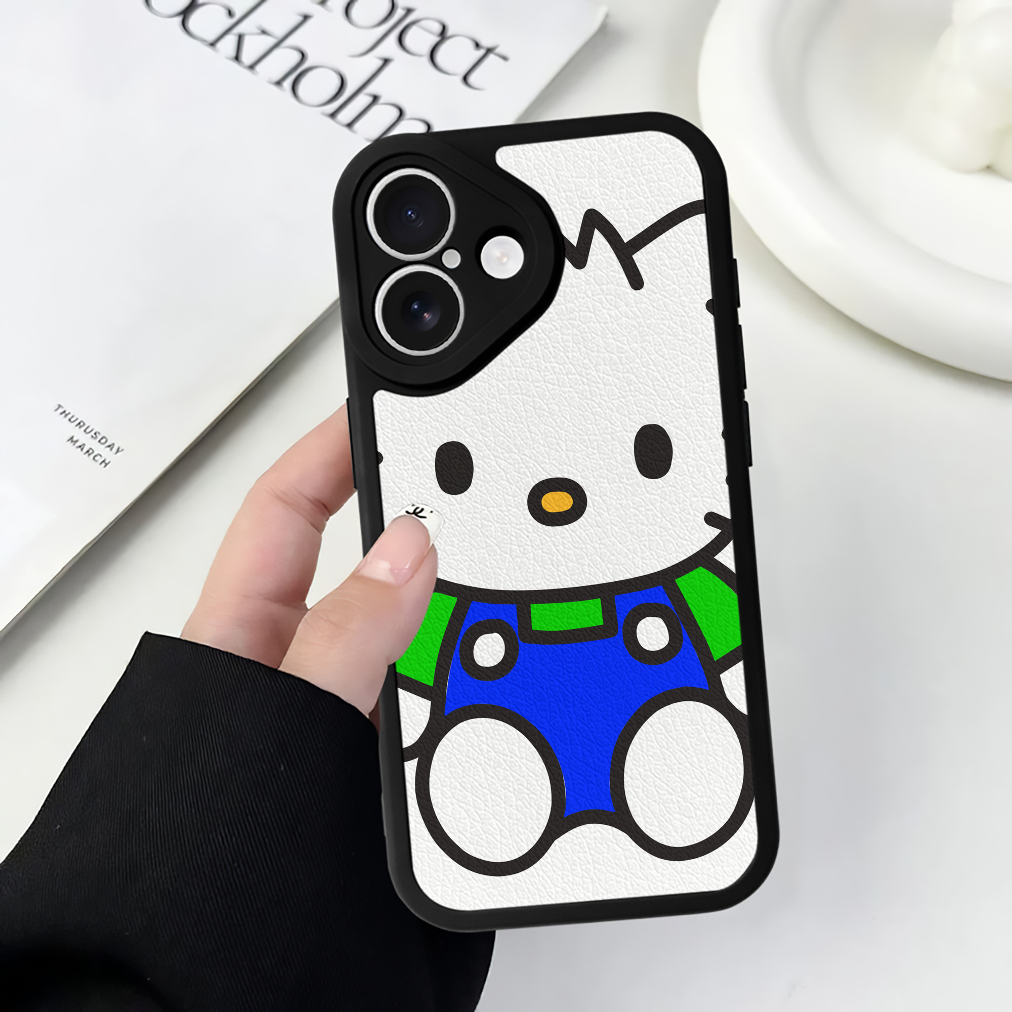 （画像用） Hello Kitty ハローキティ 【iPhone 16シリーズ対応】シリコンスマホケース（レザー調） 材質：シリコン